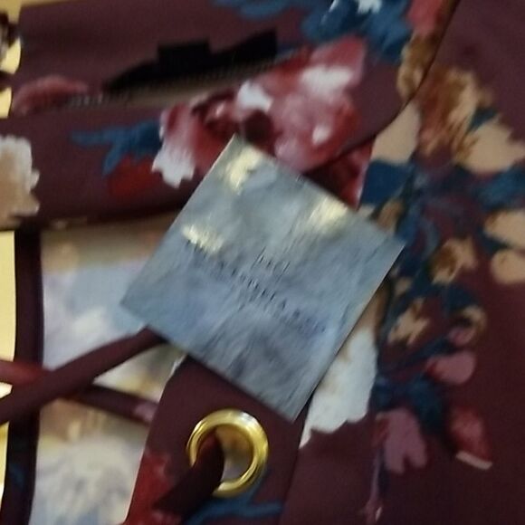 🤩🤩🤩HOST PICK 2021!🤑 🥂🥂🥂🏆🏆🏆WINE COLORED SMOCK LACE UP FLORAL PRINT TOP! - Picture 3 of 8